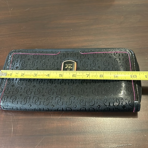 Guess Passport & Credit Card Holder Zip Around Black Wallet - Picture 13 of 16